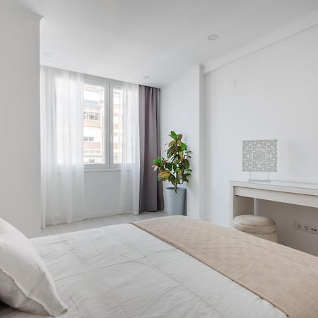 Light-Filled, Fully Renovated Apt Near Belem, By Timecooler Lisabona Exterior foto
