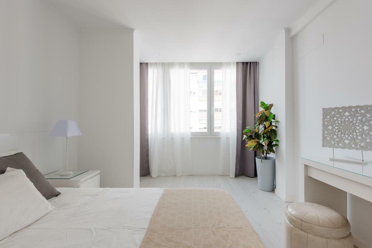 Light-Filled, Fully Renovated Apt Near Belem, By Timecooler Lisabona Exterior foto