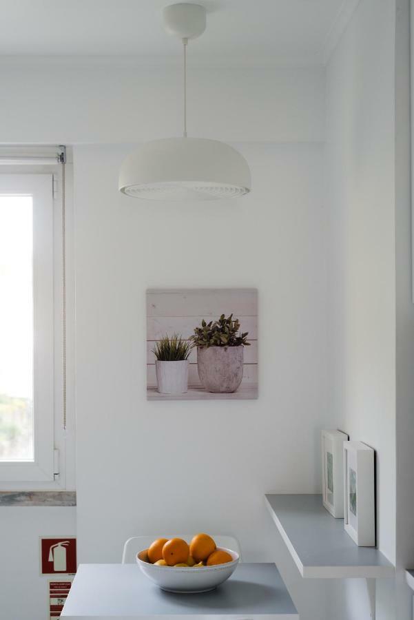 Light-Filled, Fully Renovated Apt Near Belem, By Timecooler Lisabona Exterior foto