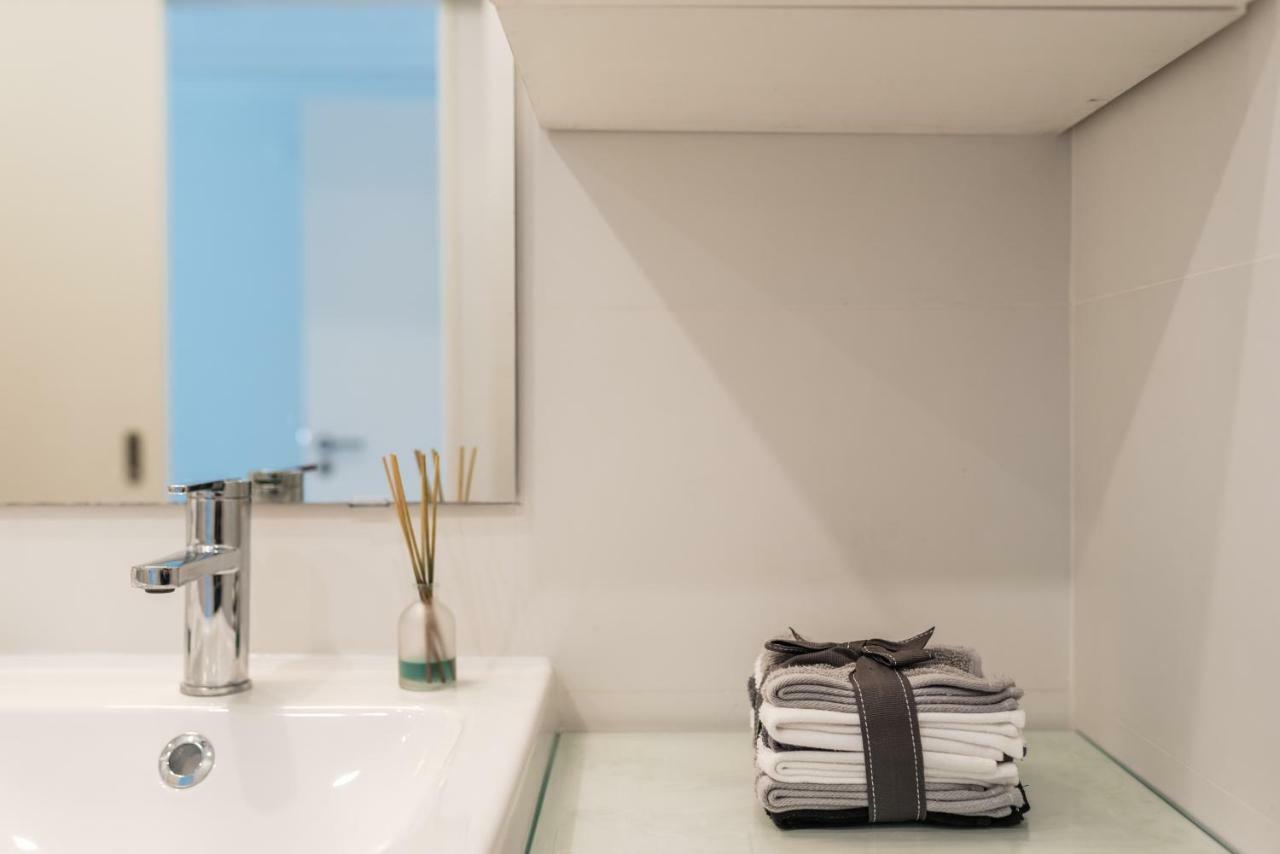 Light-Filled, Fully Renovated Apt Near Belem, By Timecooler Lisabona Exterior foto