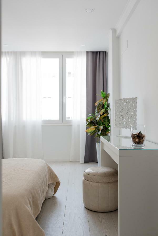 Light-Filled, Fully Renovated Apt Near Belem, By Timecooler Lisabona Exterior foto